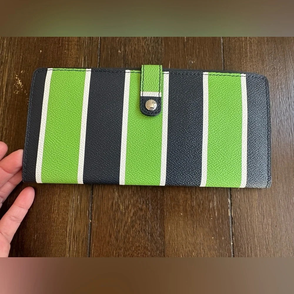 NWOT Very Bradley wallet - Picture 5 of 10